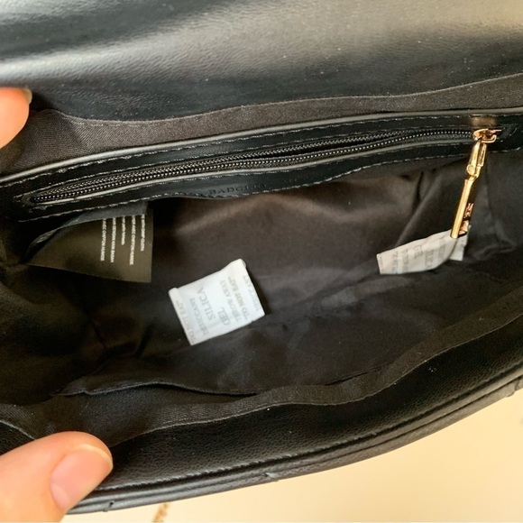 Badgley Mischka Black Small Chain
Crossbody Bag with Big Diamond
Quilting NWT - Picture 14 of 16